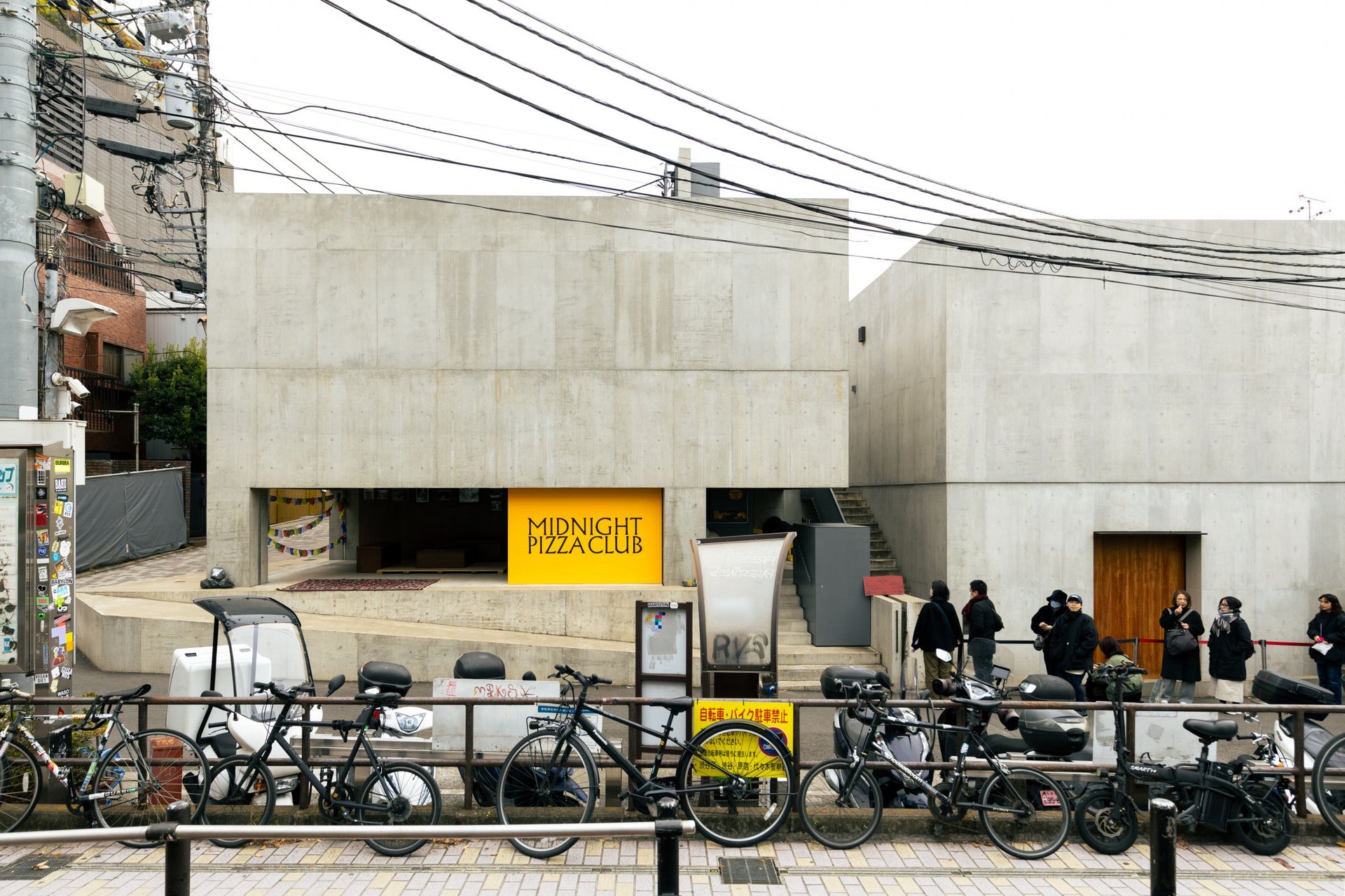 MIDNIGHT PIZZA CLUB Special Exhibition　-音響装置「noon by material record」設置-